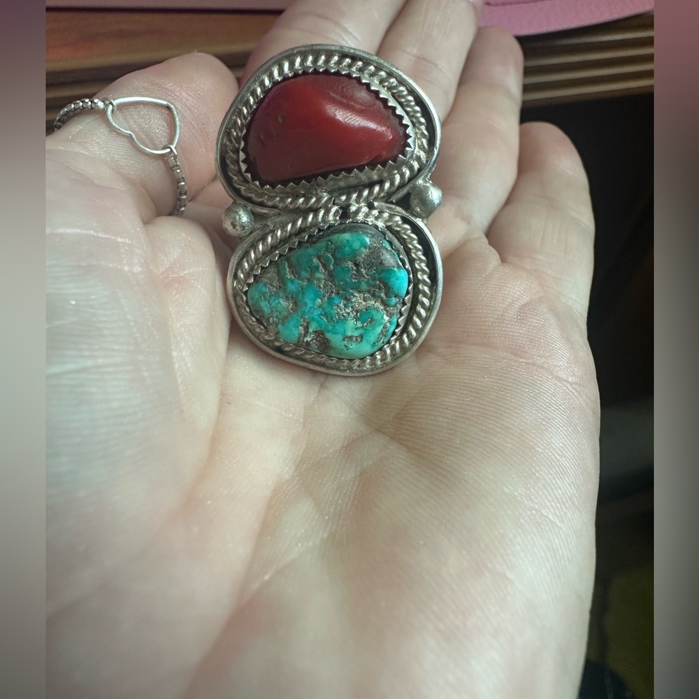 Vintage, likely Old Pawn, Sterling Silver Turquoise and Coral Ring size 10 - Picture 2 of 8